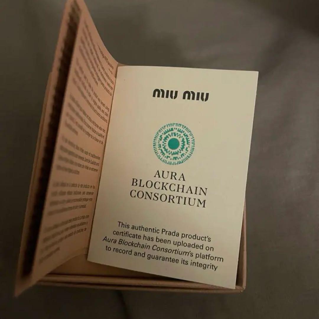 週末限定値下げ miu miu ヘアピン ヘアクリップ パテントレザー