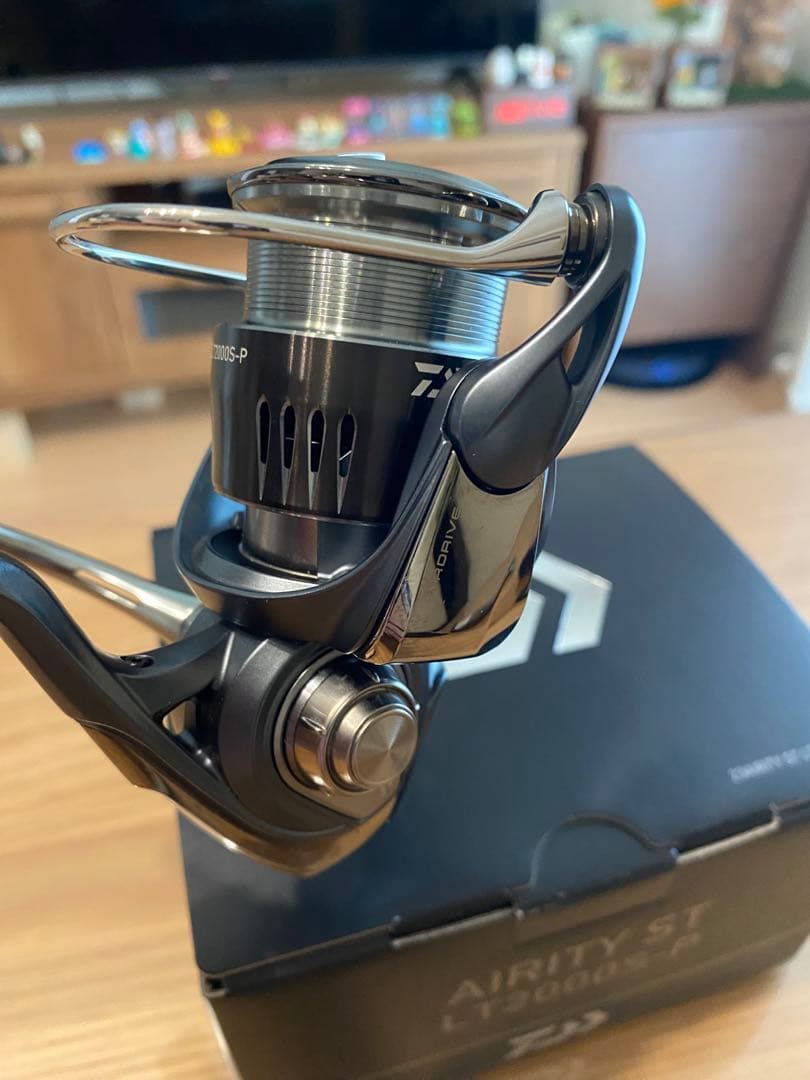 【美品】23 エアリティ ST LT2000S-P スピニングリール