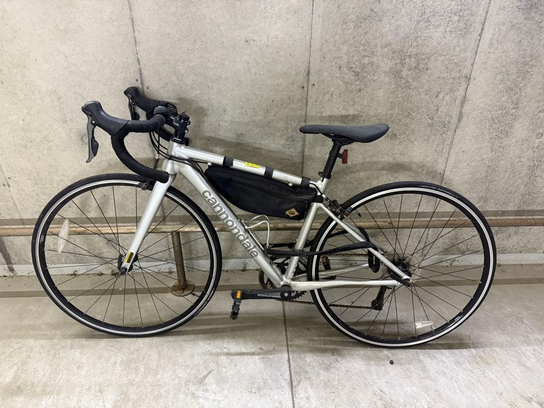 Cannondale キャノンデール　ロードバイク 純正パーツ・ライト付き