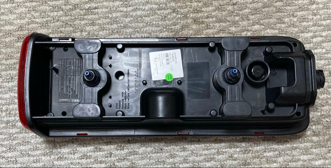 テールランプ　UDクオン純正　新車取外し