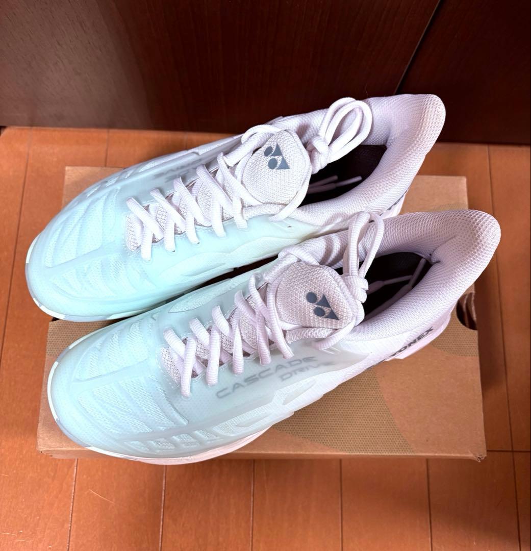 【美品・送料無料】YONEX バドミントンシューズ 25.0㎝ミント/ホワイト