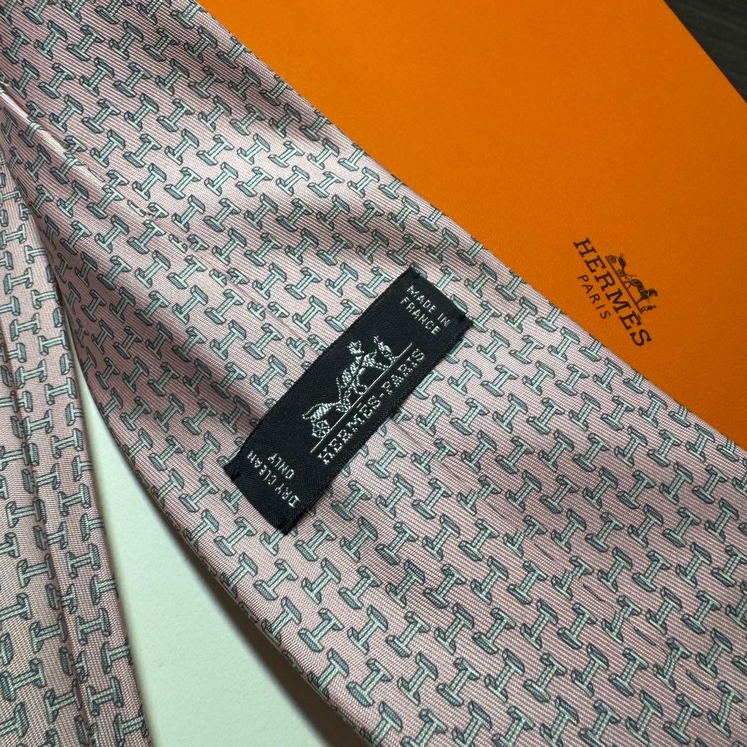 未使用 HERMES エルメス H柄 ネクタイ 年の色 ハートフェルトピンク