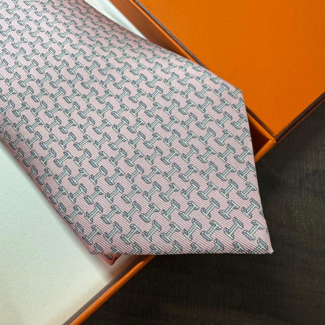 未使用 HERMES エルメス H柄 ネクタイ 年の色 ハートフェルトピンク