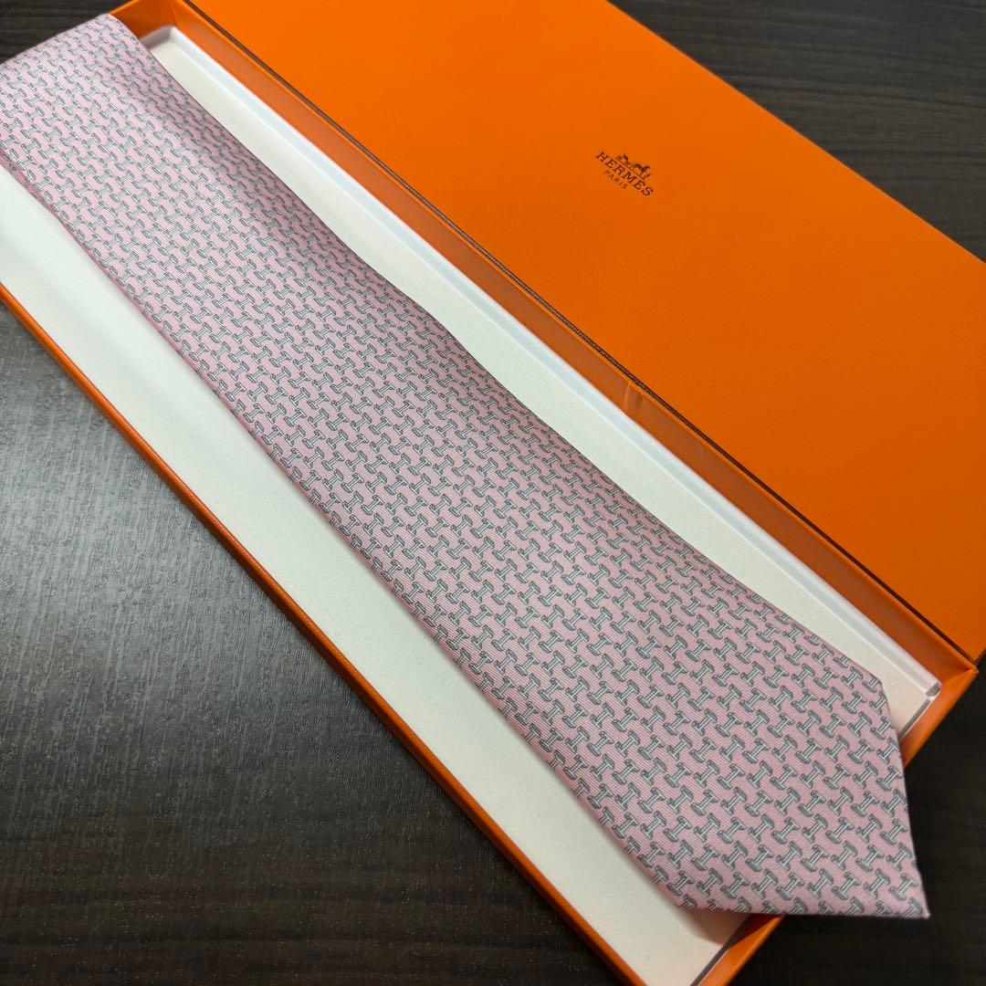 未使用 HERMES エルメス H柄 ネクタイ 年の色 ハートフェルトピンク