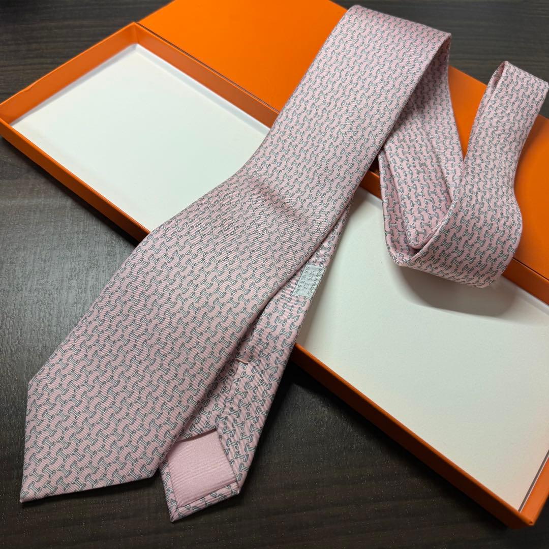未使用 HERMES エルメス H柄 ネクタイ 年の色 ハートフェルトピンク