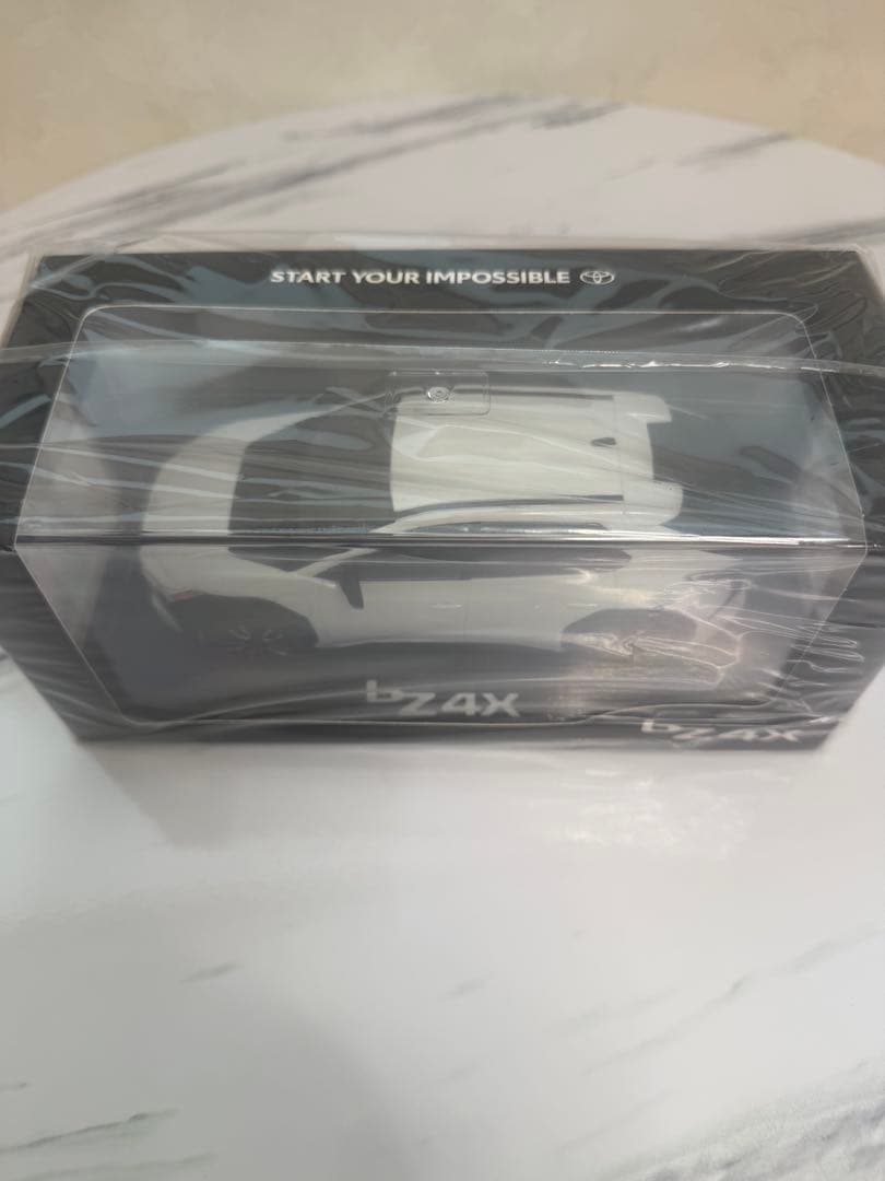 新品　未開封　トヨタ 新型bZ4X ミニカー　ホワイトパール