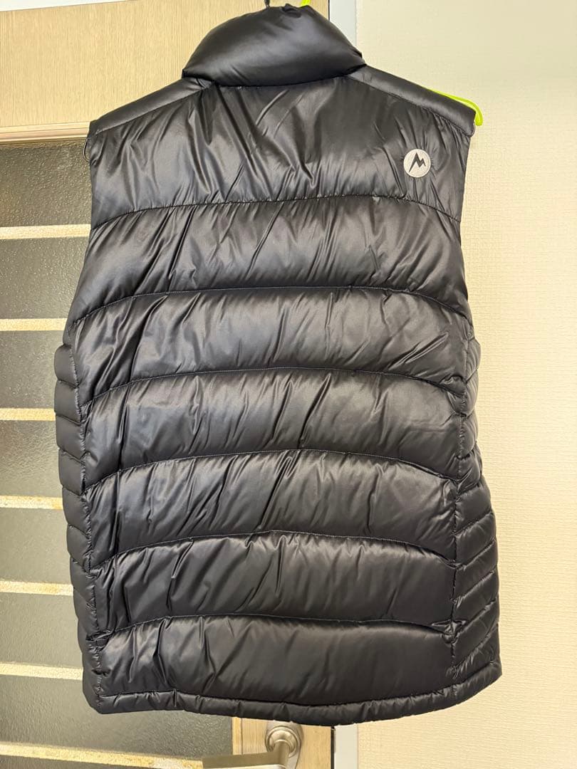はなちゃんMarmot 830 Fill ブラックダウンベスト