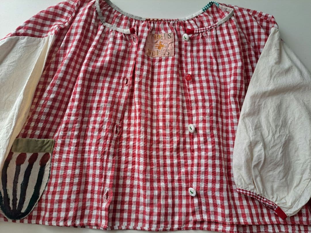 早川ユミさん　ジャケットブラウス　赤チェック