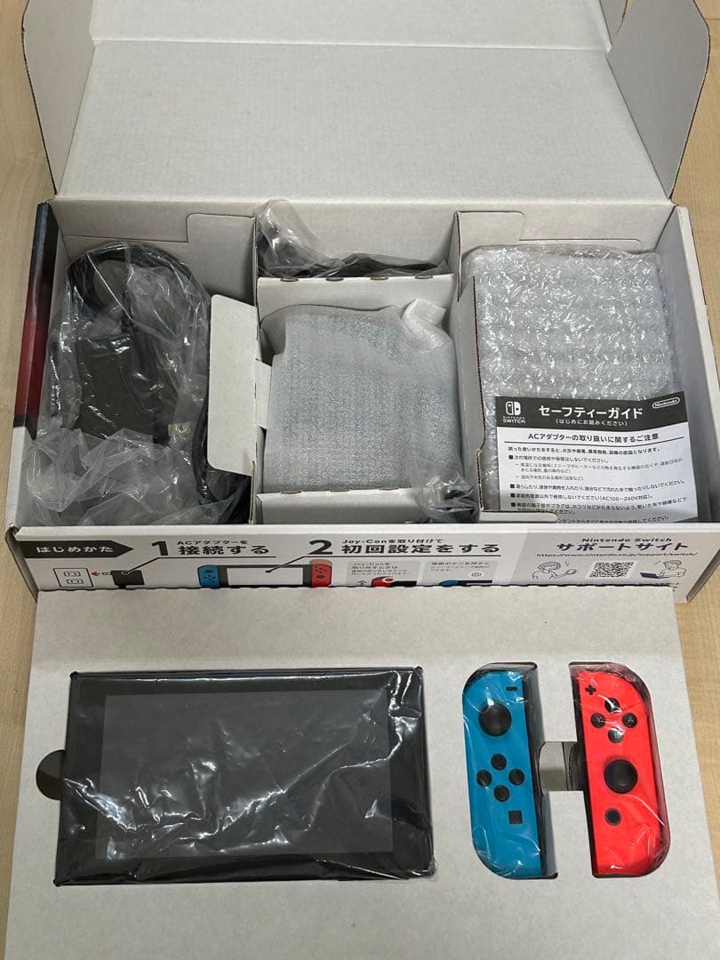 Nintendo Switch 本体 ＋ コントローラー×2