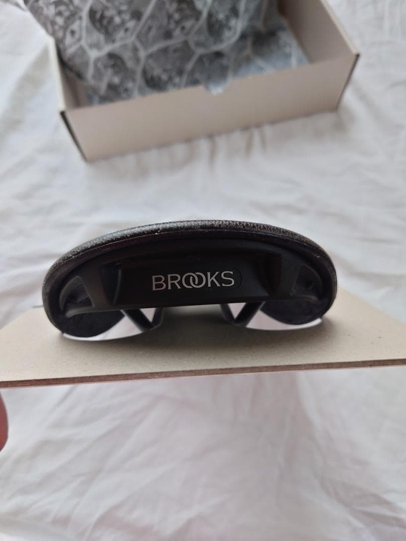 BROOKS C15 CARVED Chris Kingコラボ限定カラーモデル