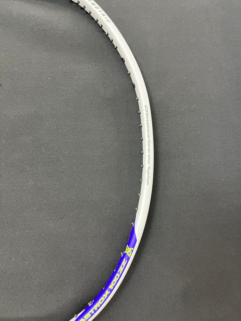 4ug5 アストロクス100ZVA 新品　ヨネックス　バドミントン