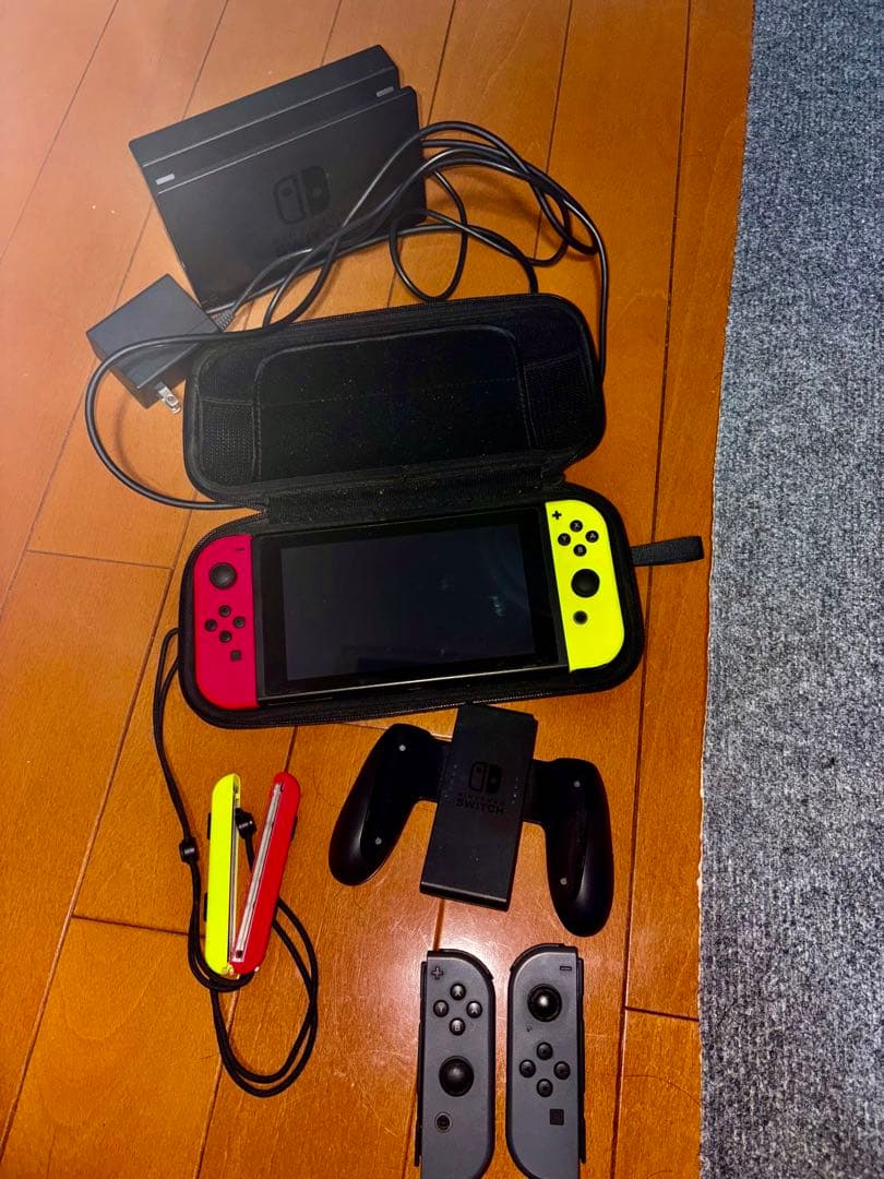 Nintendo Switch ネオンピンク、イエロー 、グレー本体、ケース付き