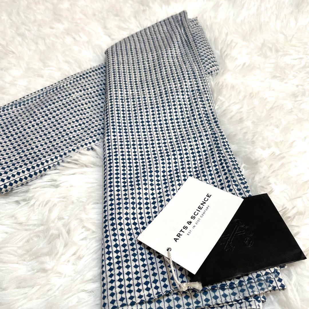 新品タグ付き✨アーツアンドサイエンス Flat stole 総柄 ストール