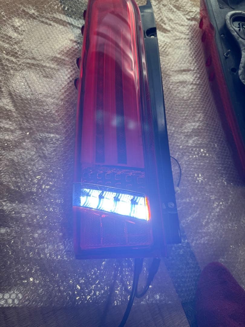 値下げ！ヴァレンティ　ハイエースバン　REVOジュエルLEDテール　美品送料込み