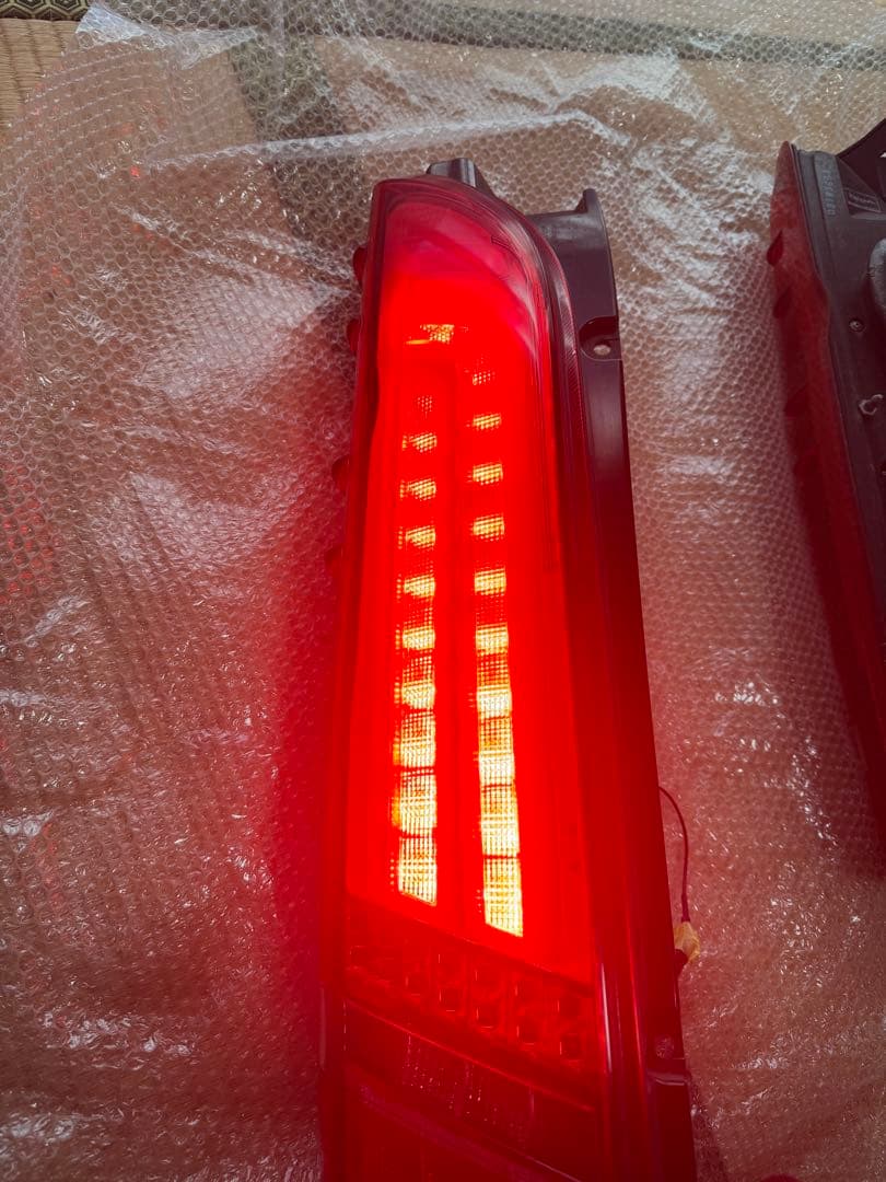 値下げ！ヴァレンティ　ハイエースバン　REVOジュエルLEDテール　美品送料込み
