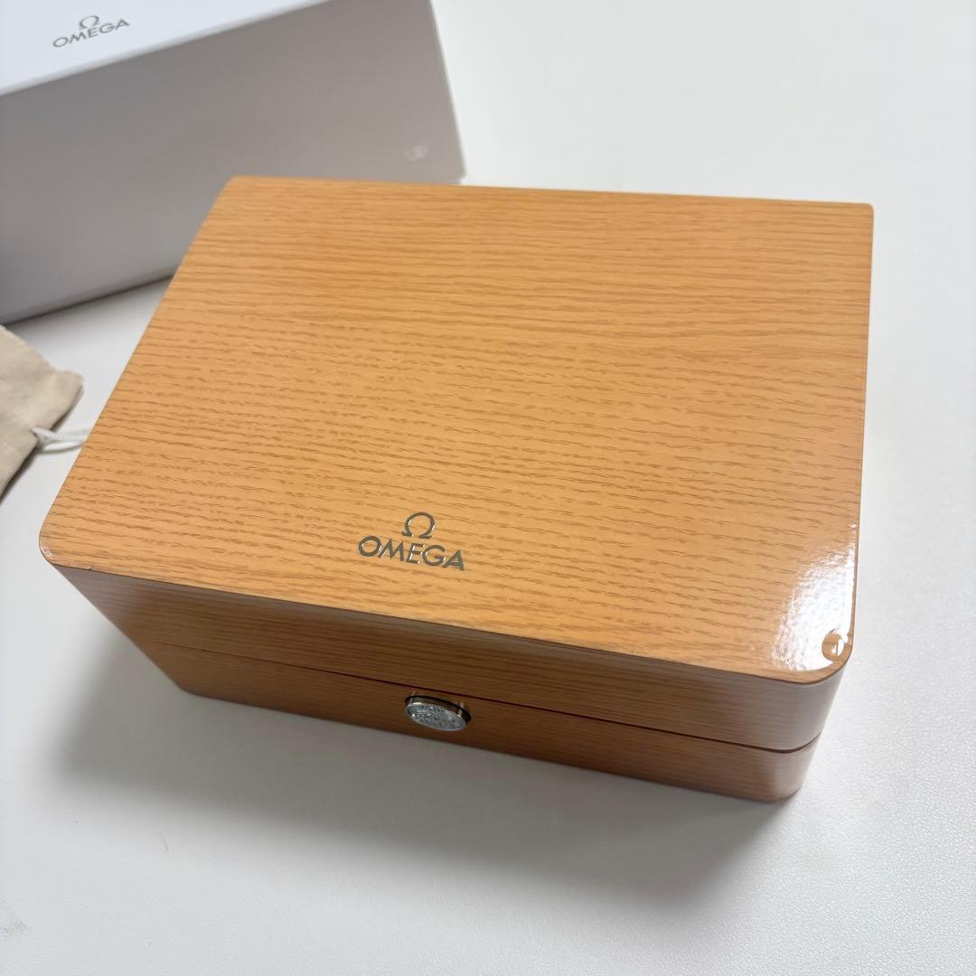 美品　オメガ　腕時計　ウォッチ　ケース　空箱　木目調　現行品