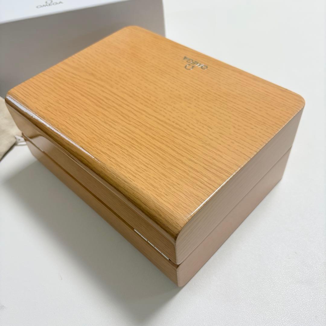 美品　オメガ　腕時計　ウォッチ　ケース　空箱　木目調　現行品
