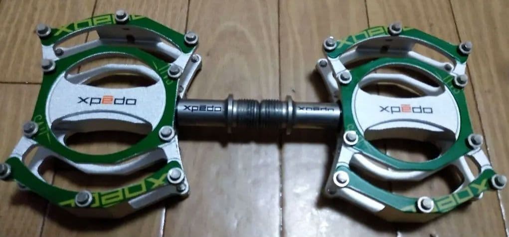 XPEDO XCF07AC フラットペダル シルバー/グリーン　255g