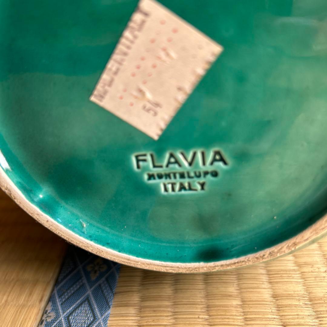 FLAVIA 陶器製の緑色の鉢