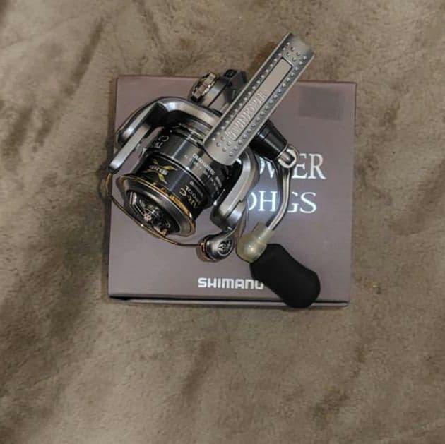 SHIMANO スピニングリール 　11ツインパワーC2000HGS
