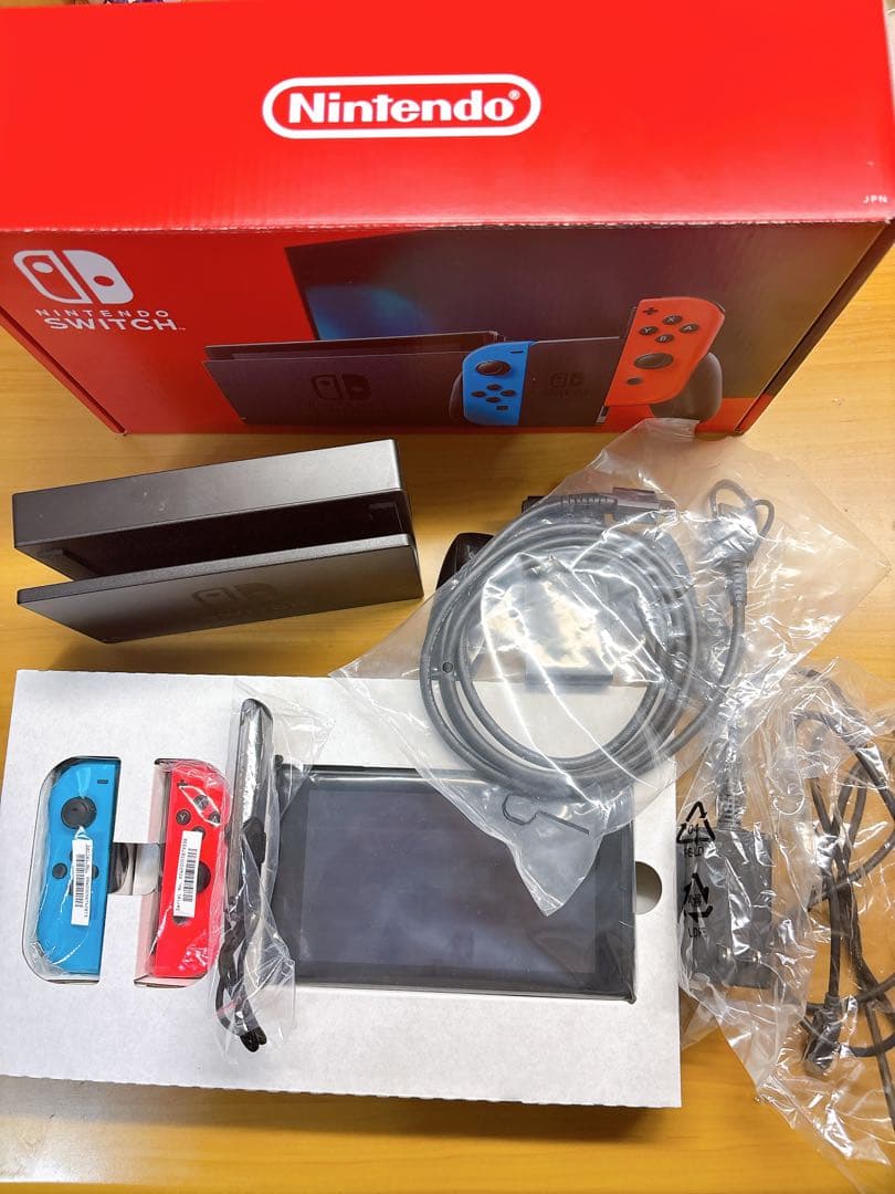 【美品】Nintendo Switch 本体（付属品完備・動作確認済）