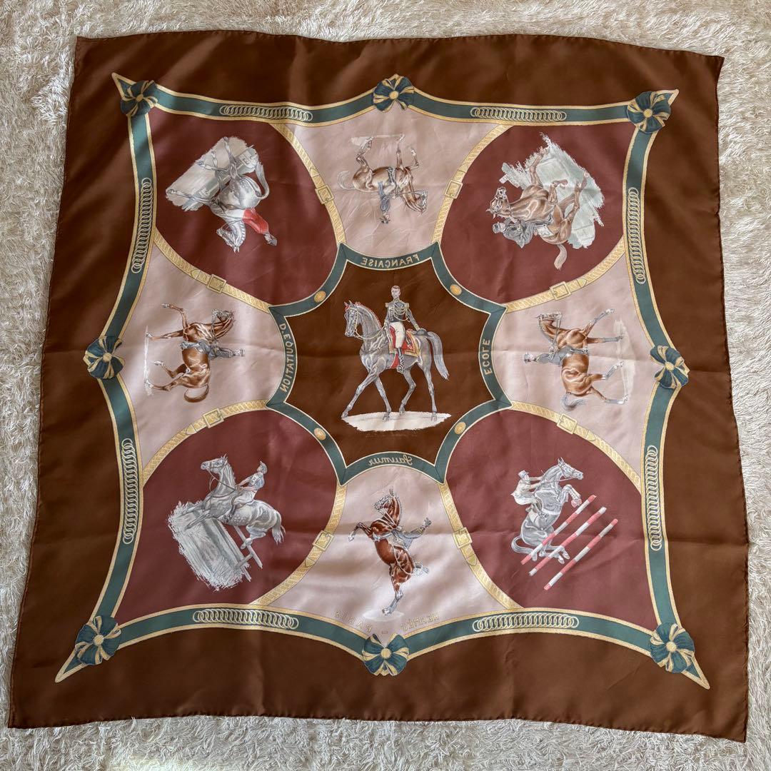 HERMES エルメス カレ90 スカーフソミュール シルク100%
