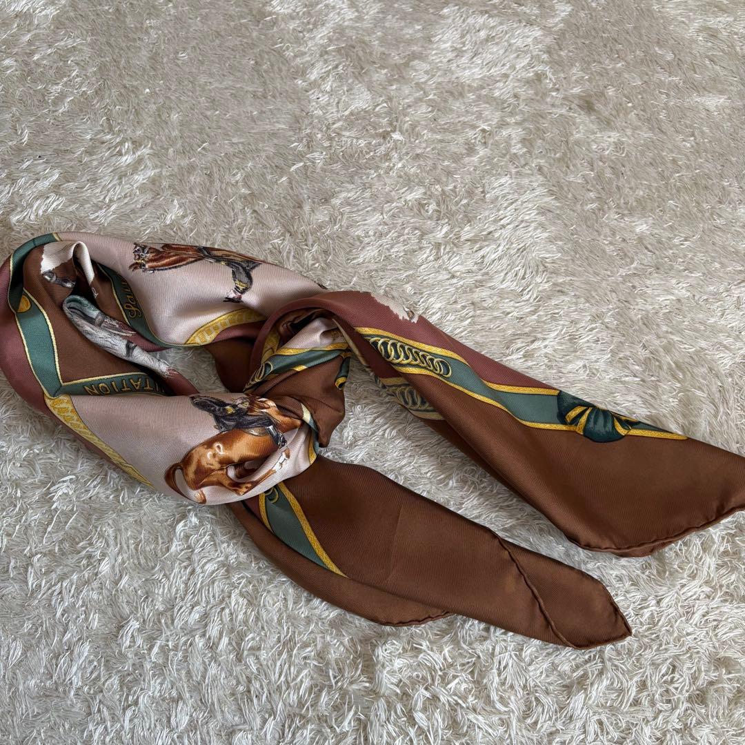 HERMES エルメス カレ90 スカーフソミュール シルク100%
