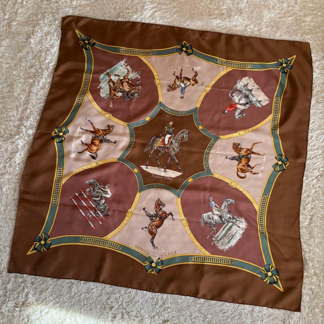 HERMES エルメス カレ90 スカーフソミュール シルク100%