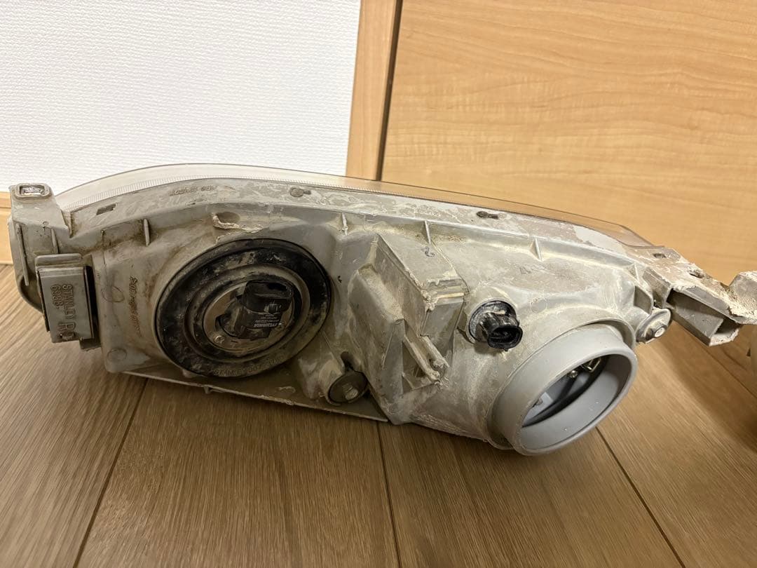 AE111 カローラレビン　ヘッドライト