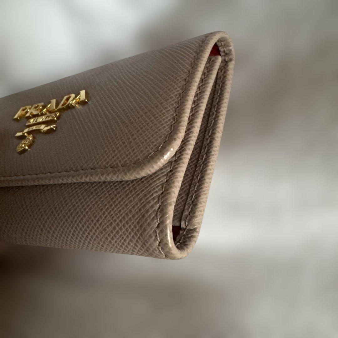 PRADA ベージュ レザー キーケース