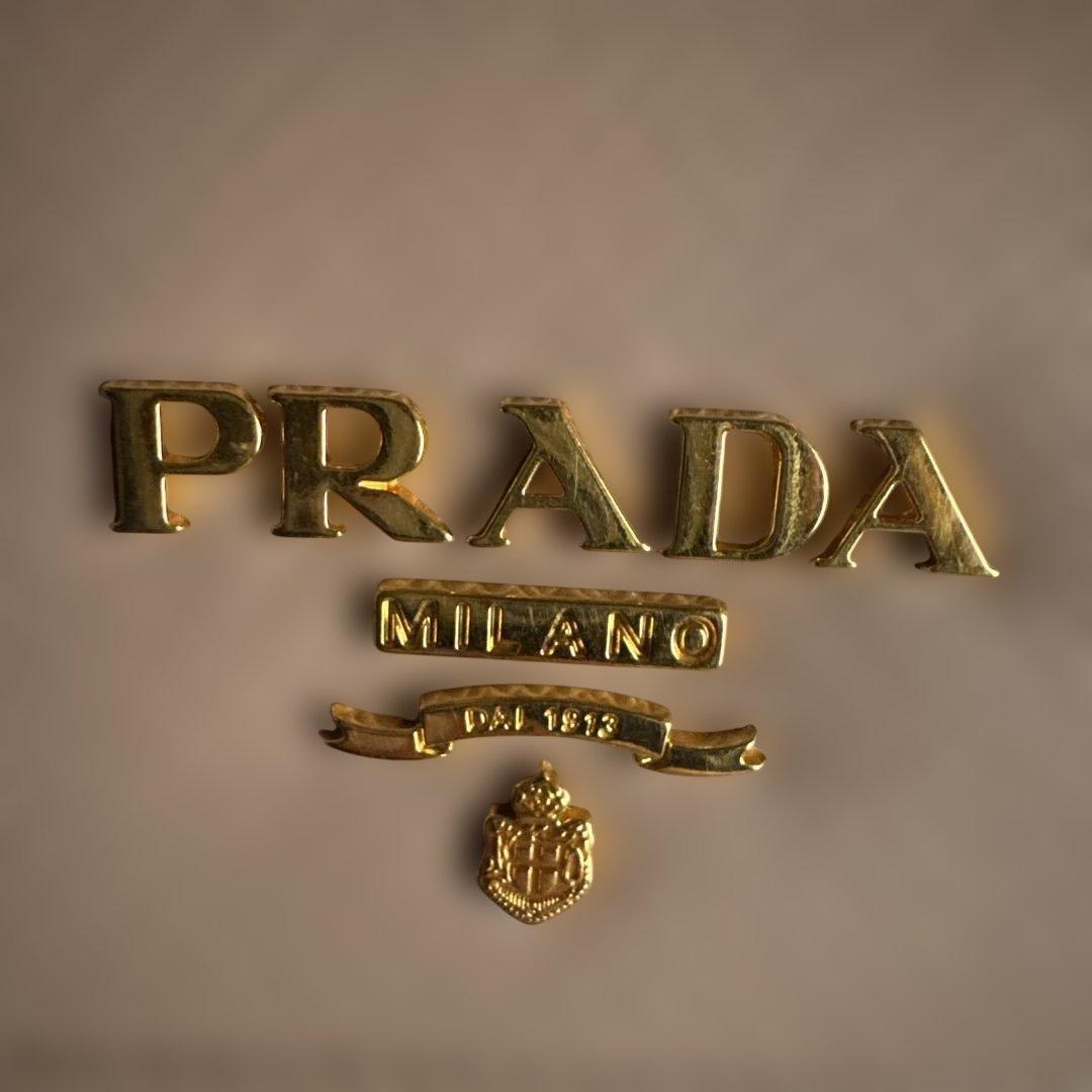 PRADA ベージュ レザー キーケース