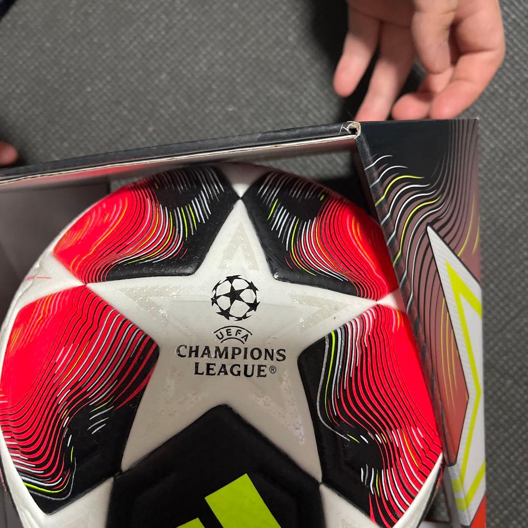 新品　UEFAチャンピオンズリーグ　公式球　adidas 5号