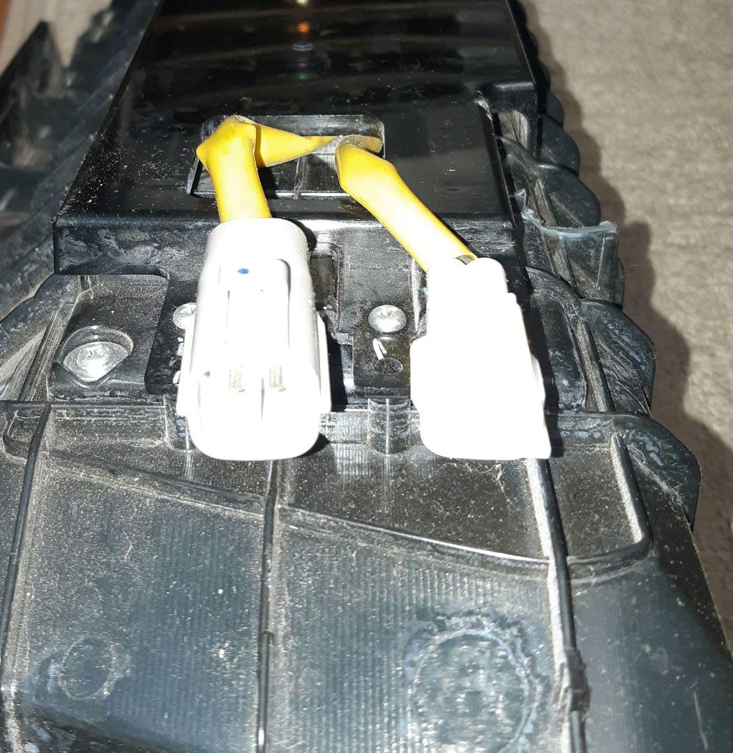 To❗ 小糸製作所3連LEDシーケンシャルテール　左のみ❗