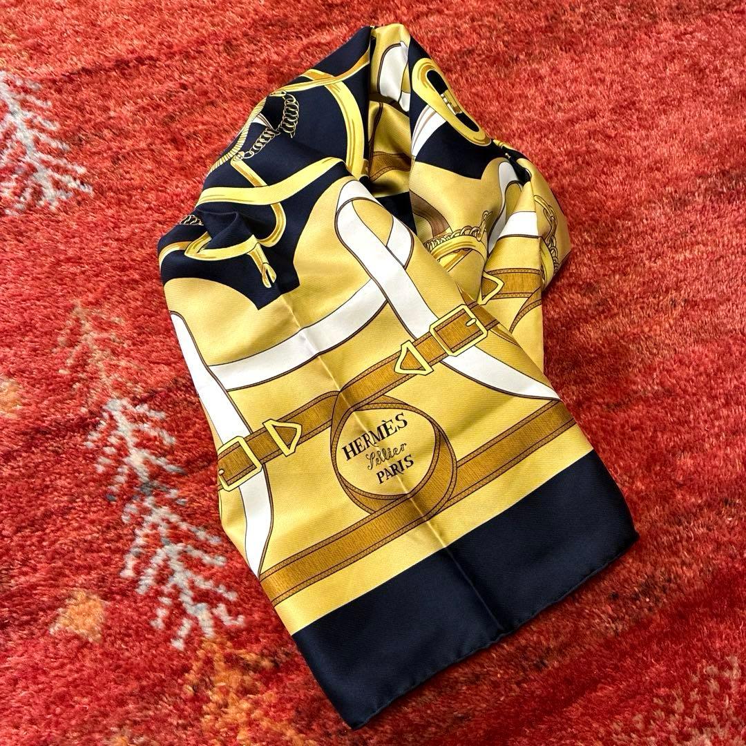 HERMÈS エルメス　シルクスカーフ 馬具デザイン