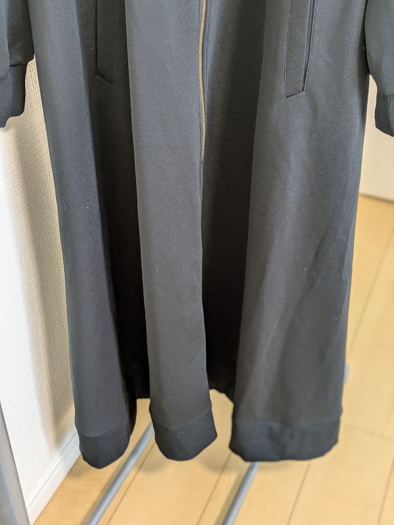 【美品】山本マナ×アーバンリサーチ 限定コラボ Aラインジップコート 黒×ピンク