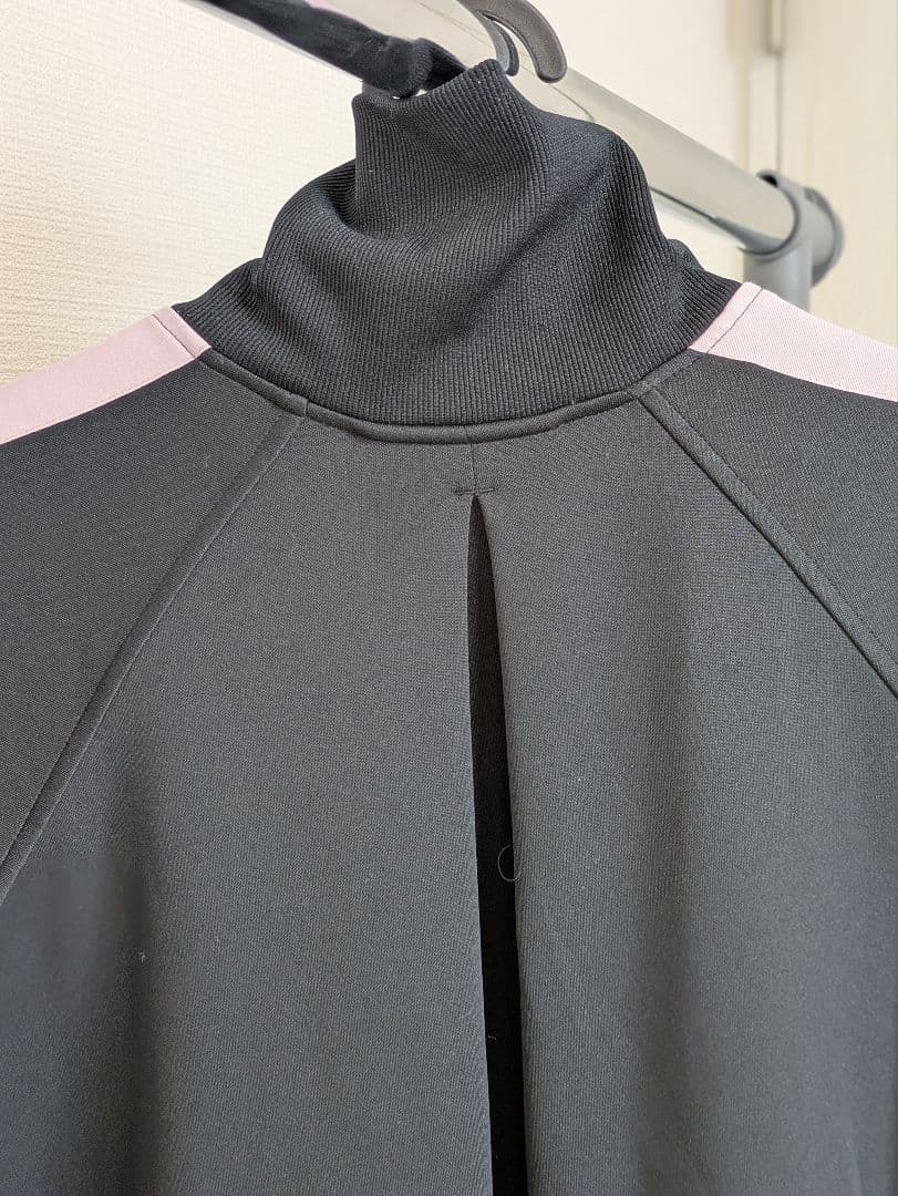 【美品】山本マナ×アーバンリサーチ 限定コラボ Aラインジップコート 黒×ピンク