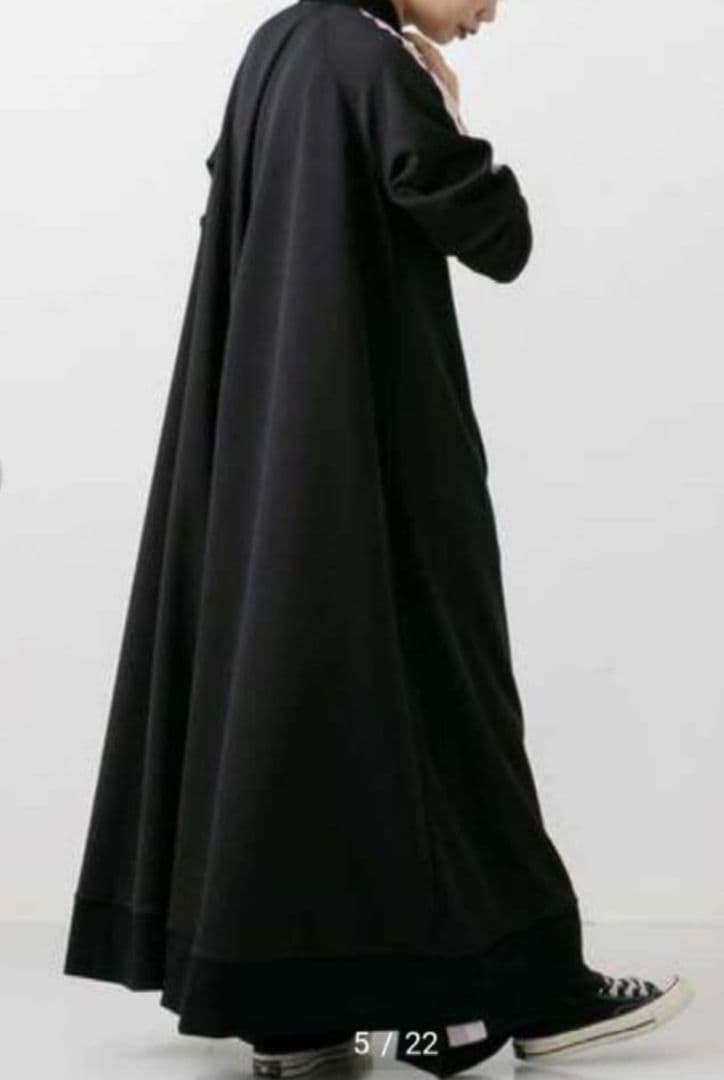 【美品】山本マナ×アーバンリサーチ 限定コラボ Aラインジップコート 黒×ピンク