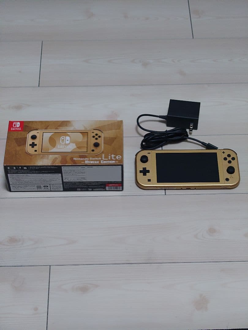 Nintendo Switch Lite Hyrule Edition ゴールド