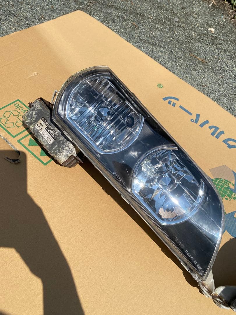 早い者勝ちです。100チェイサー JZX100純正HIDヘッドライト