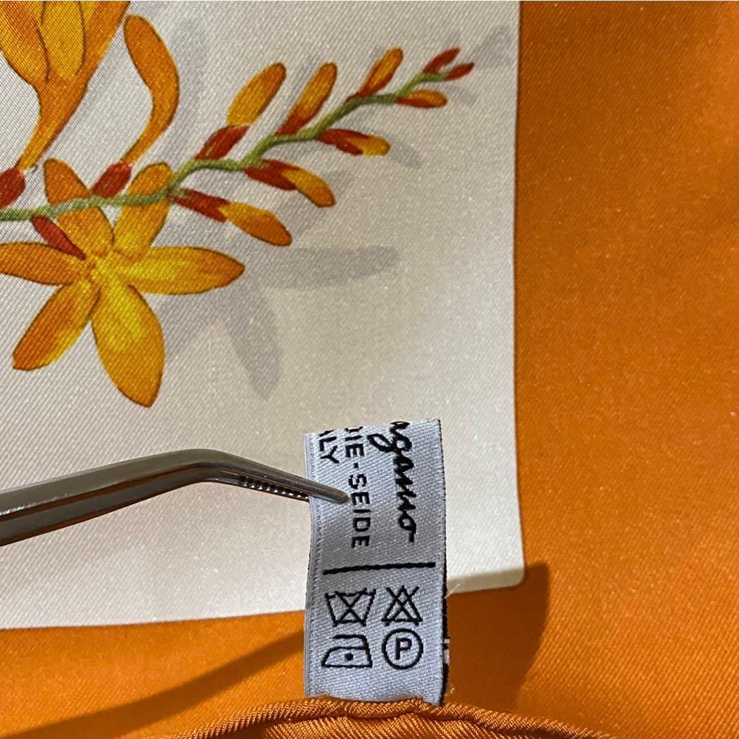 美品 Salvatore ferragamo 大判シルクスカーフ 花柄ボタニカル