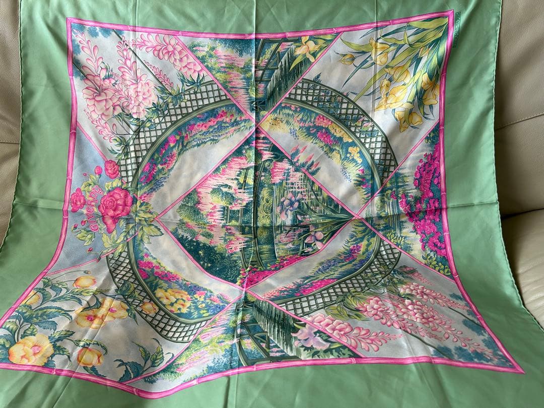 【美品】エルメスのスカーフ ジベルニー