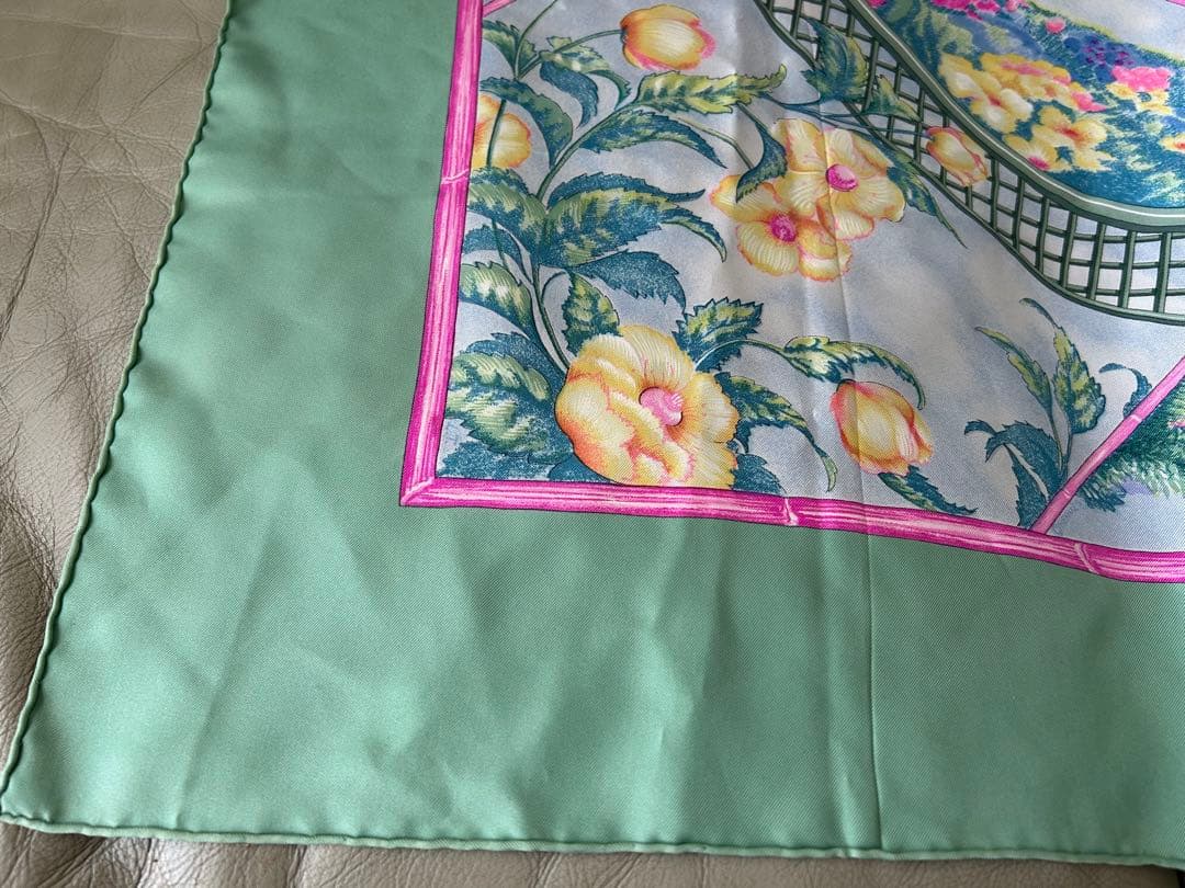 【美品】エルメスのスカーフ ジベルニー