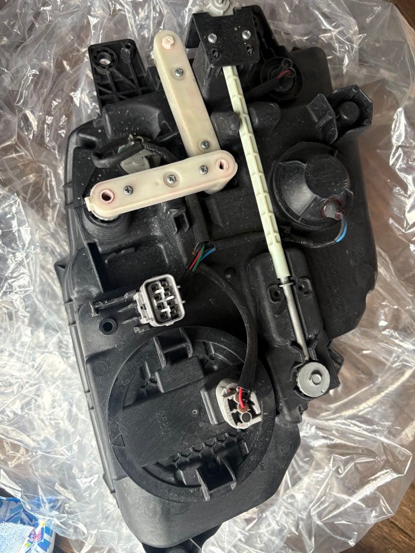 UD QUON 純正ヘッドライト 助手席側　中古