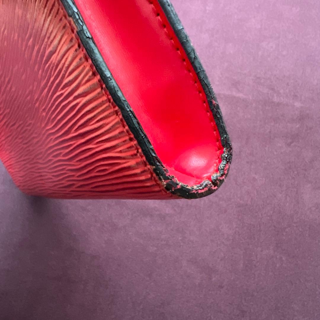 ルイヴィトン　エピ　アクセソワール　ポシェット　赤
