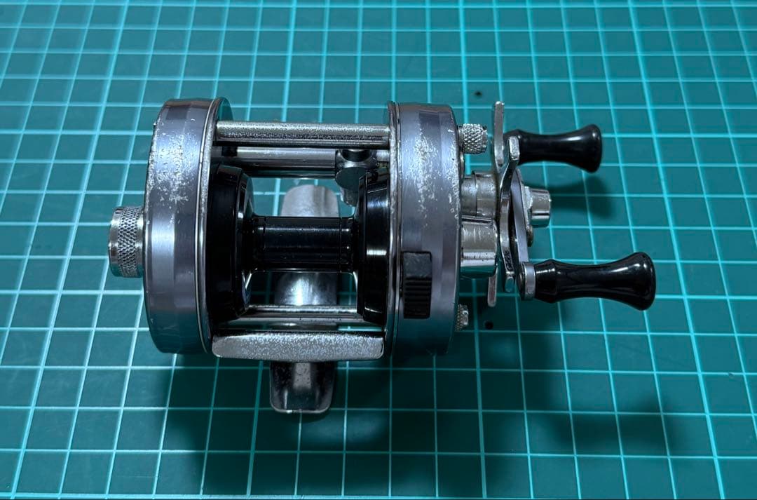 アブガルシア Ambassadeur 2500C ベイトリール 右ハンドル
