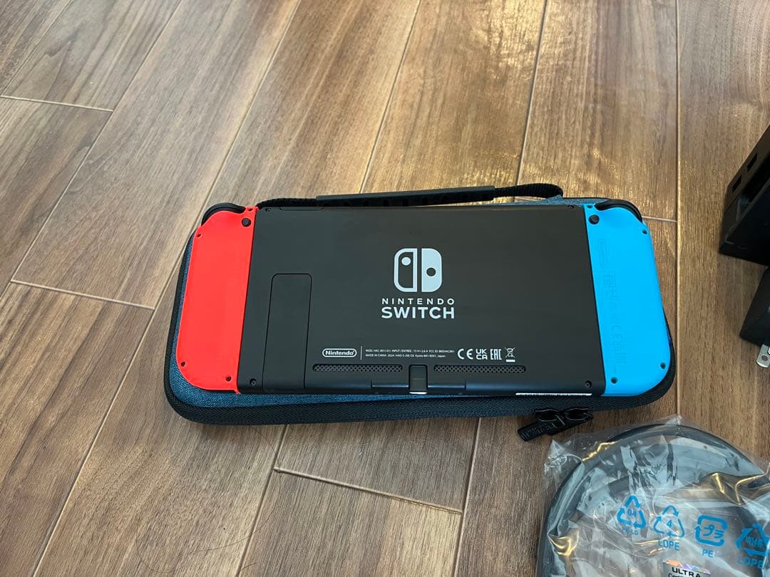【ほぼ新品ケース付き】Switch