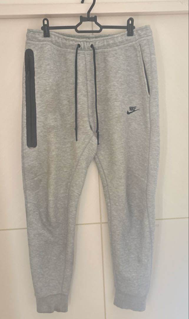 NIKE テックフリースジョーガーパンツ 赤タグ