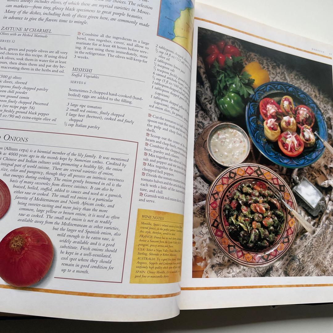 洋書「THE WORLD ′S  FINEST FOOD」世界の料理・大型本