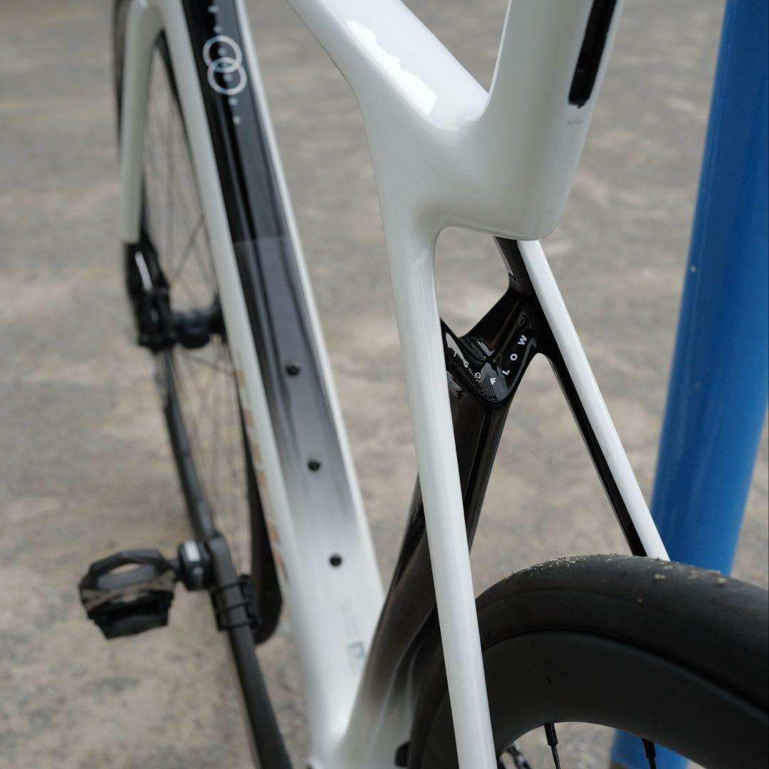 TREK Madone SL 6 gen 8 Mサイズ 電動105Di2 12s