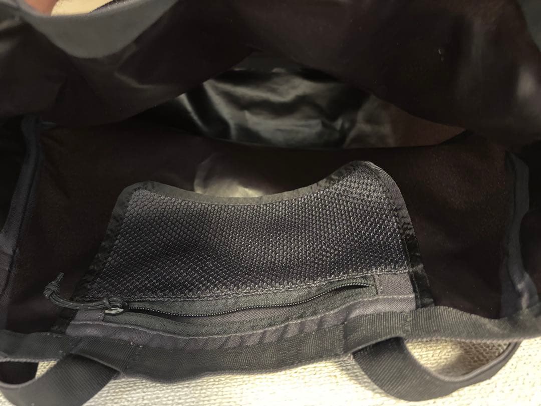Patagoniaトート リュック 2WAYバッグ、黒色。